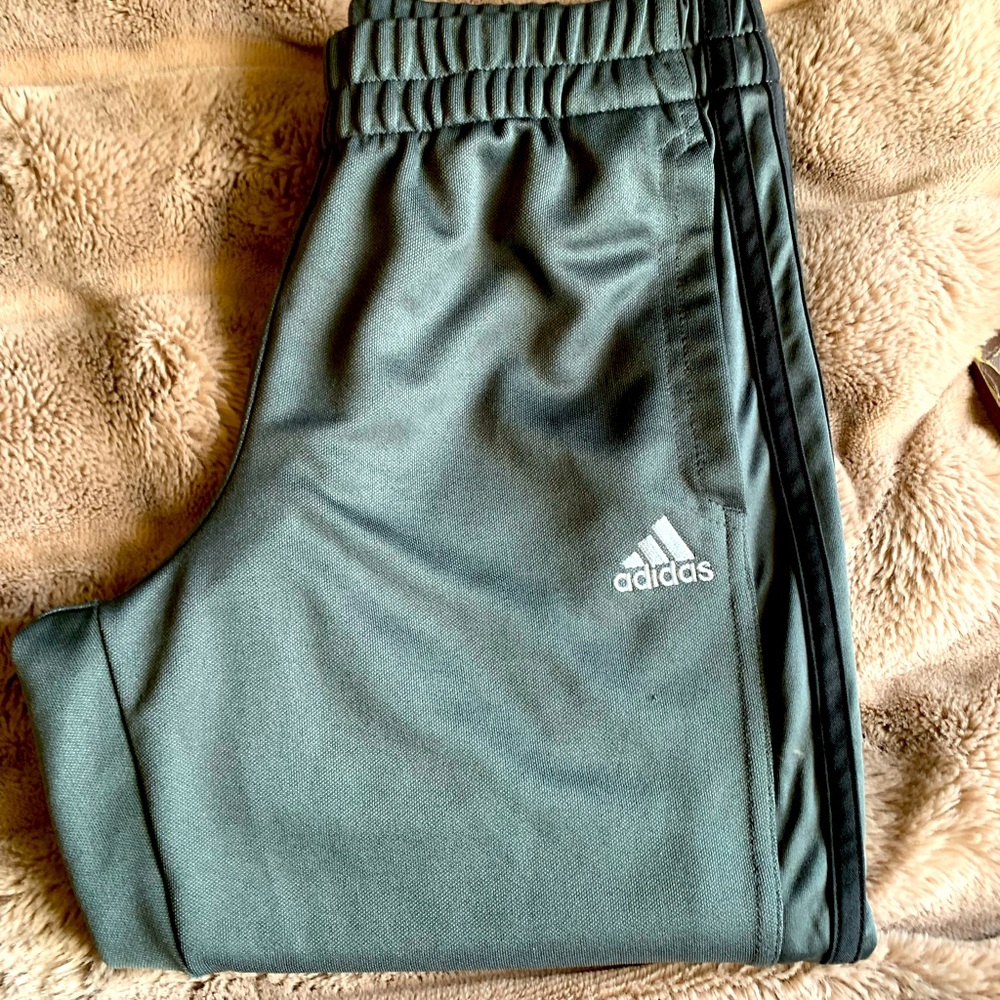This is a Adidas climate warm-up pant. They are a size XS.